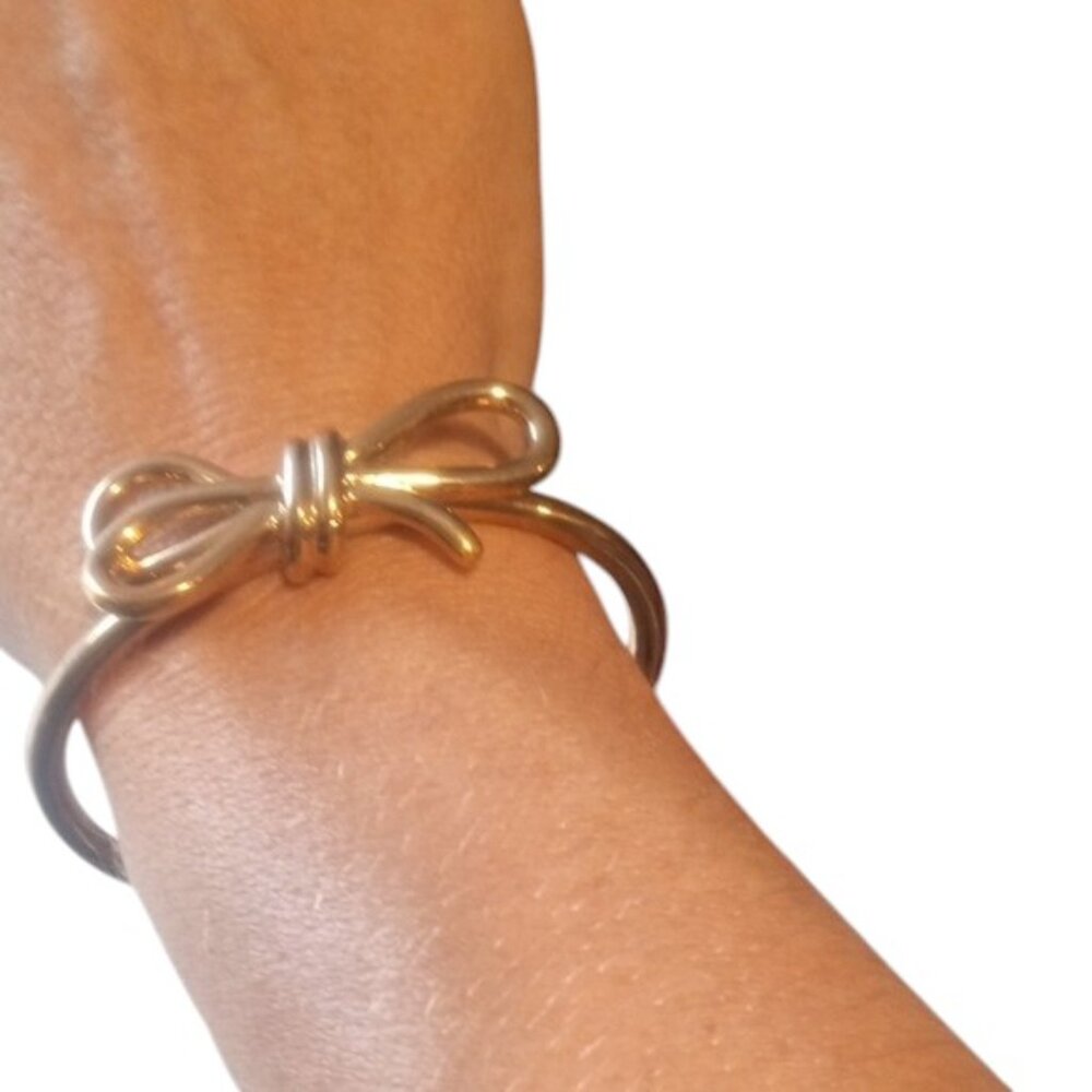 C. Wonder | Elegant Bow Bracelet - Picture 2 of 3